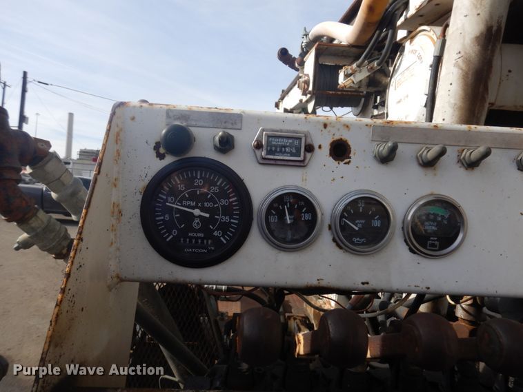 image for item DM5363 1994 Ford L8000  drilling rig truck