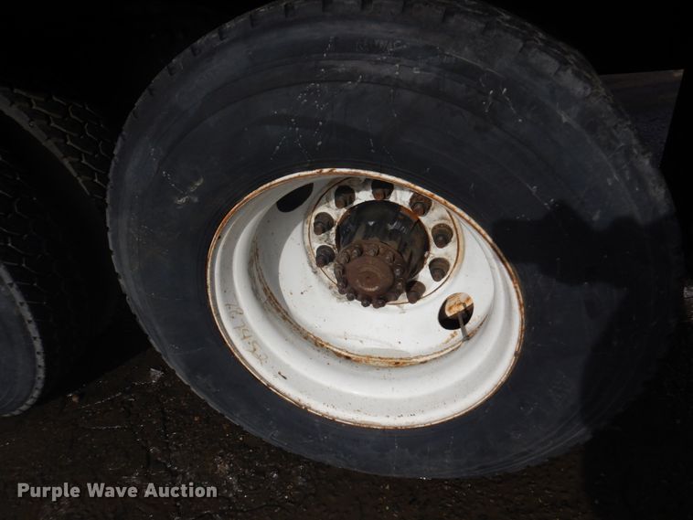 image for item DM5363 1994 Ford L8000  drilling rig truck