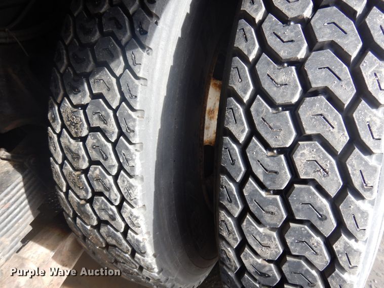 image for item DM5363 1994 Ford L8000  drilling rig truck