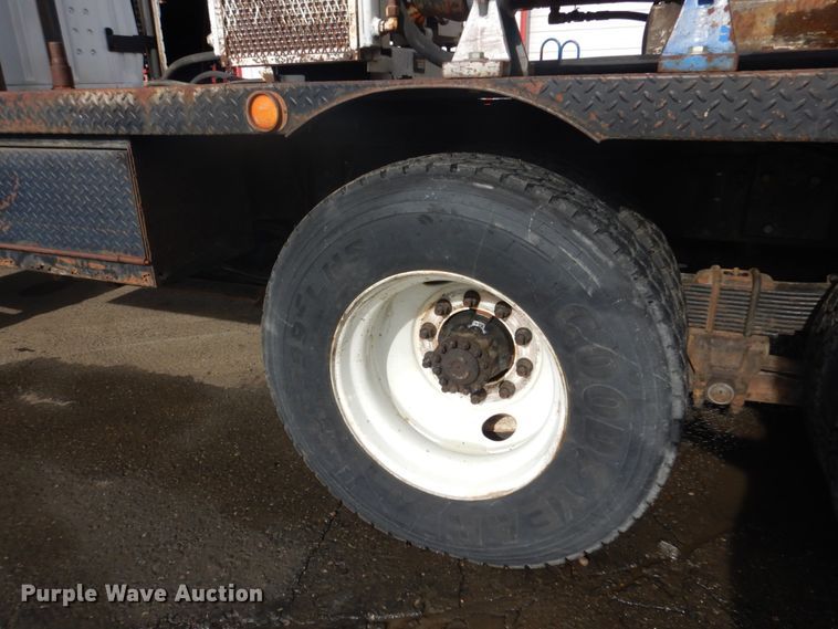 image for item DM5363 1994 Ford L8000  drilling rig truck