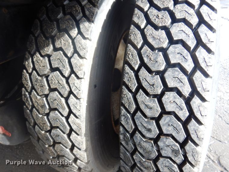 image for item DM5363 1994 Ford L8000  drilling rig truck