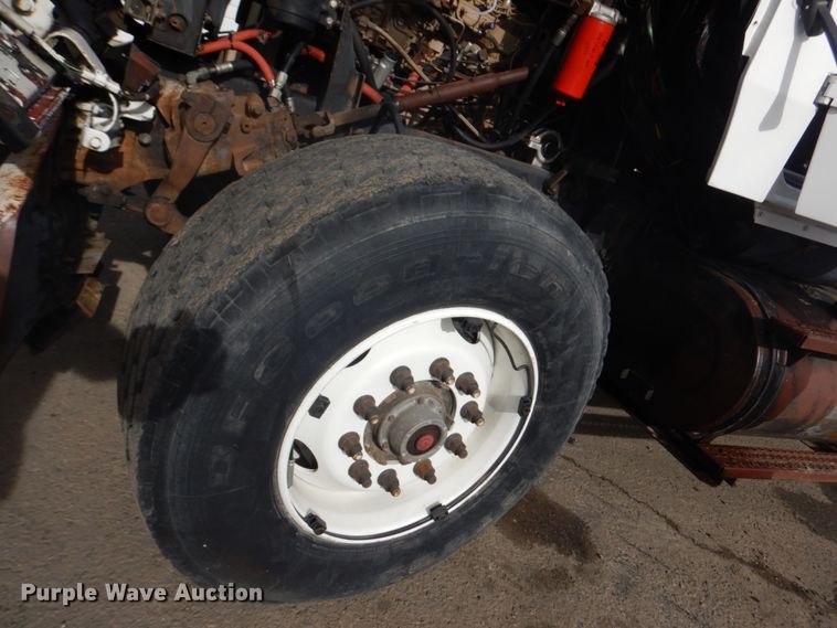 image for item DM5363 1994 Ford L8000  drilling rig truck