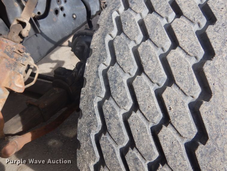 image for item DM5363 1994 Ford L8000  drilling rig truck