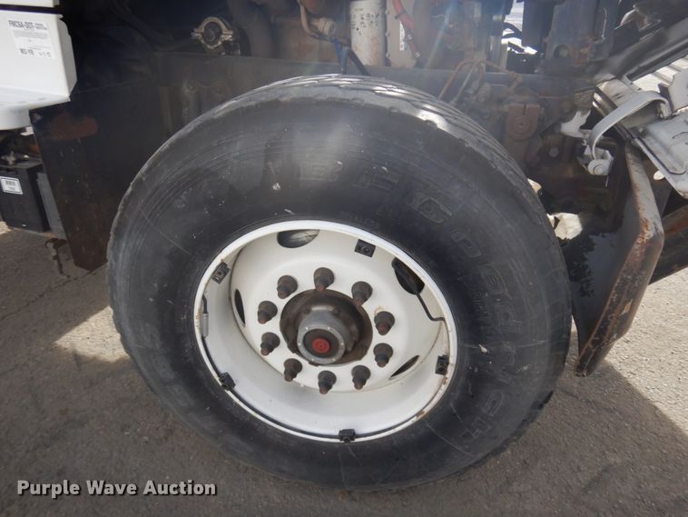 image for item DM5363 1994 Ford L8000  drilling rig truck