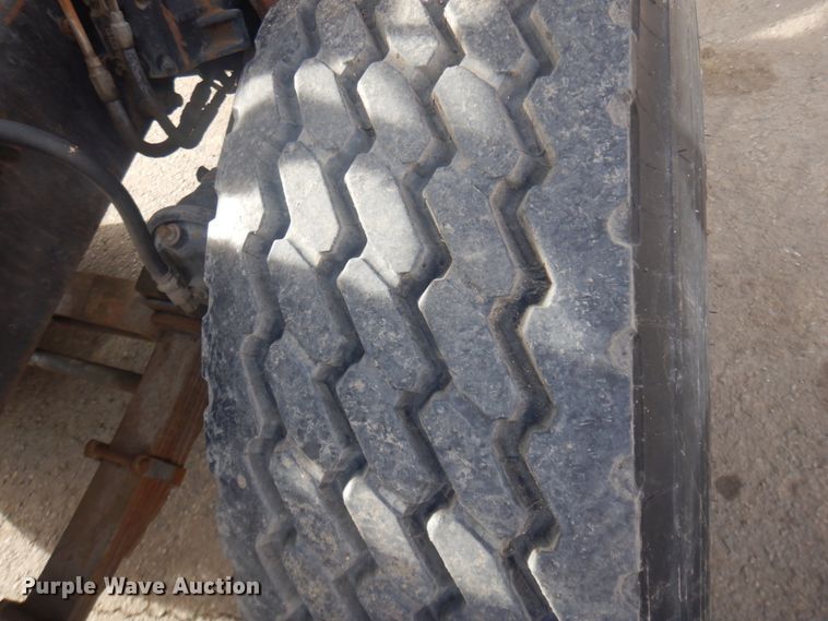 image for item DM5363 1994 Ford L8000  drilling rig truck