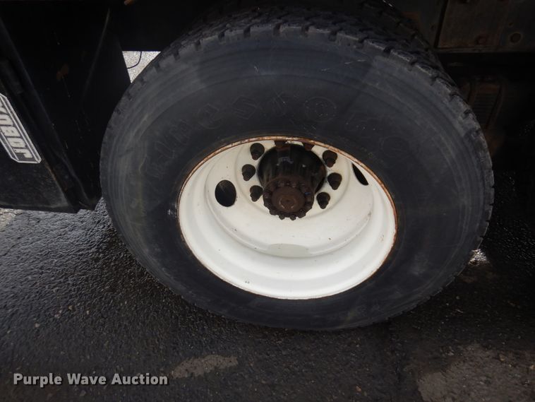 image for item DM5363 1994 Ford L8000  drilling rig truck