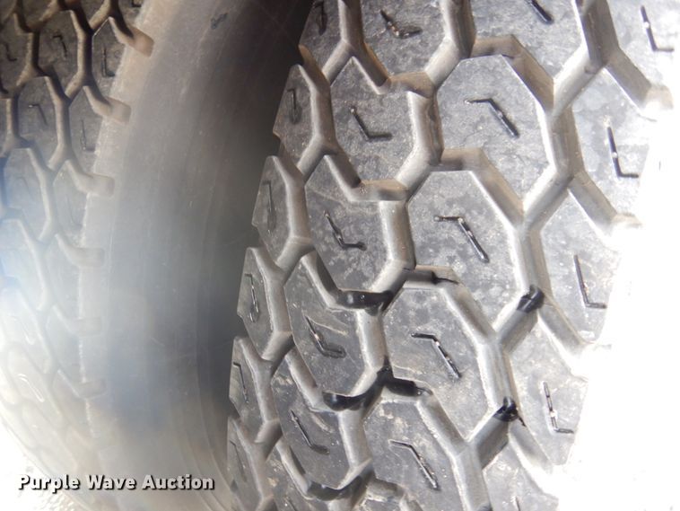 image for item DM5363 1994 Ford L8000  drilling rig truck