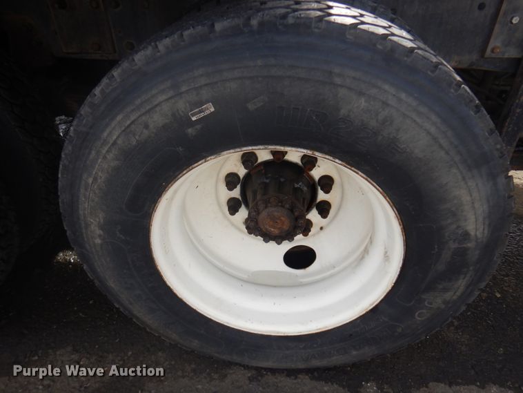 image for item DM5363 1994 Ford L8000  drilling rig truck