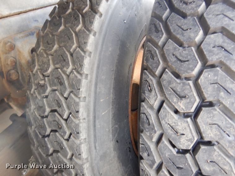 image for item DM5363 1994 Ford L8000  drilling rig truck