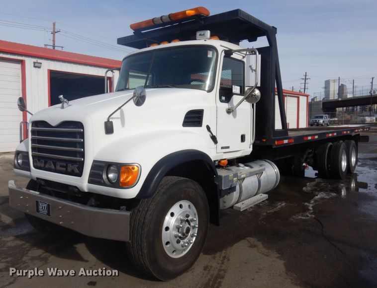 image for item DM5364 2005 Mack CV713  flatbed truck