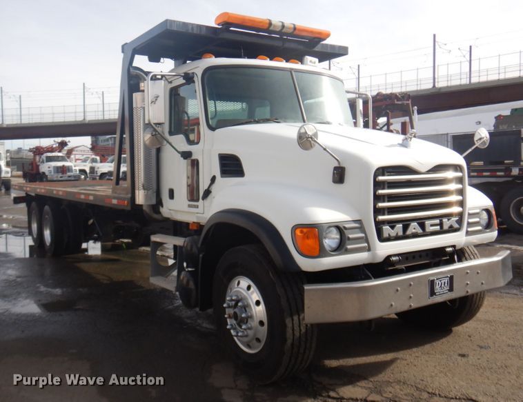 image for item DM5364 2005 Mack CV713  flatbed truck
