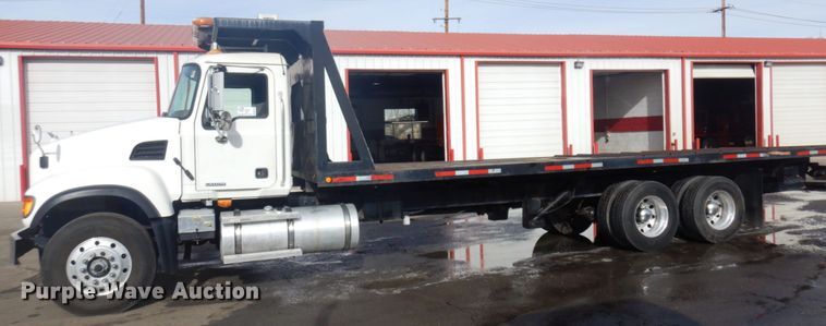 image for item DM5364 2005 Mack CV713  flatbed truck