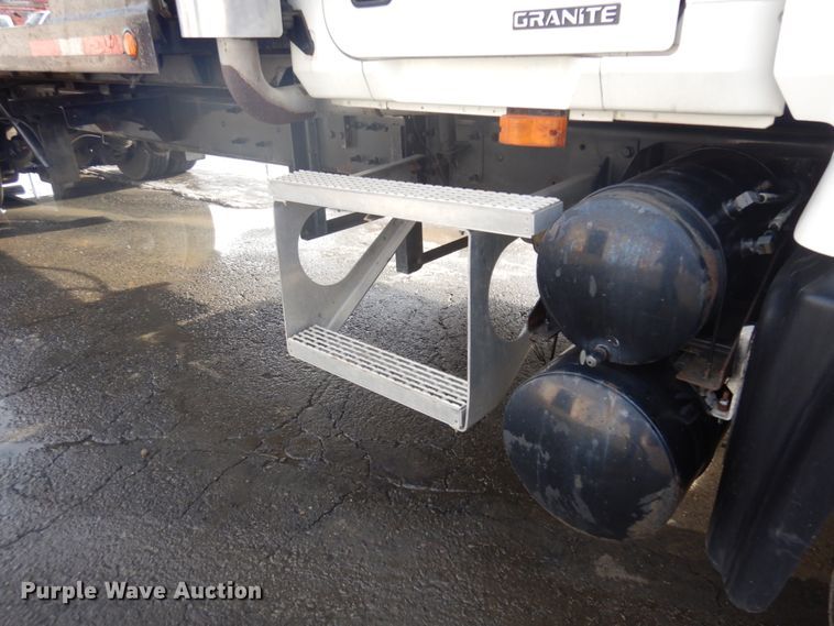 image for item DM5364 2005 Mack CV713  flatbed truck