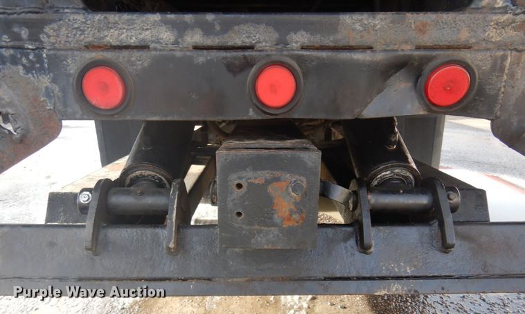 image for item DM5364 2005 Mack CV713  flatbed truck