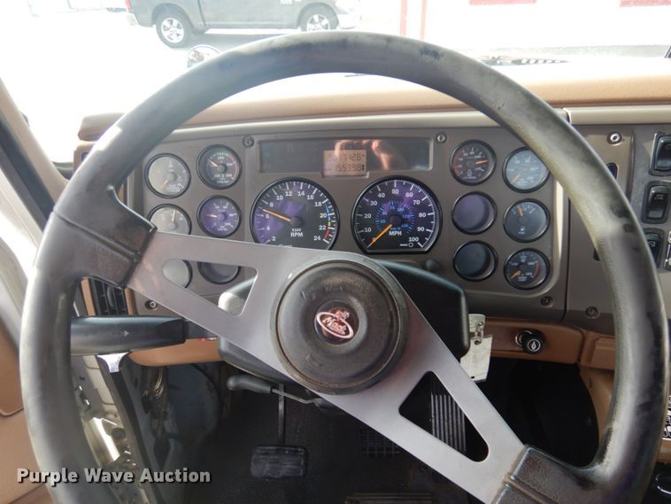 image for item DM5364 2005 Mack CV713  flatbed truck