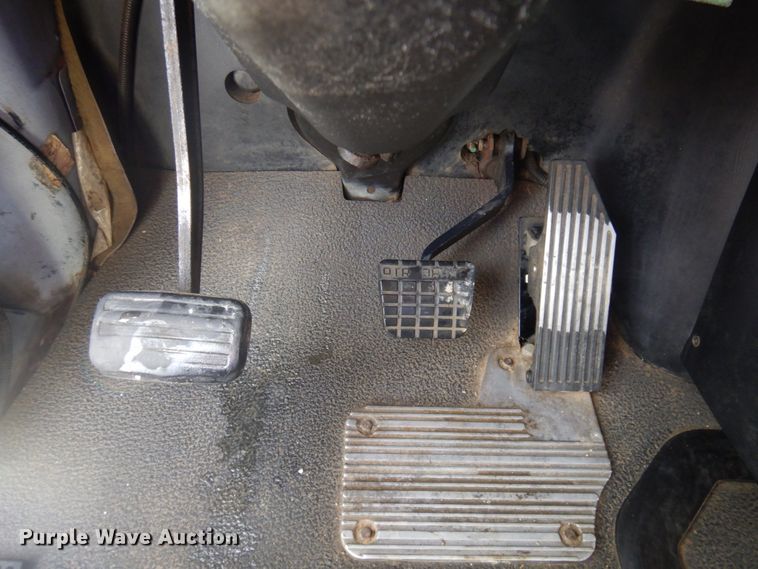 image for item DM5364 2005 Mack CV713  flatbed truck