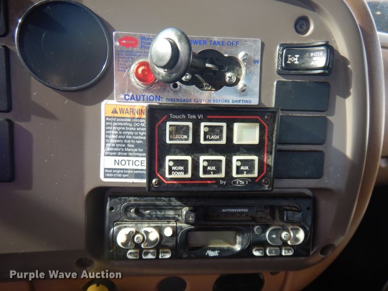 image for item DM5364 2005 Mack CV713  flatbed truck