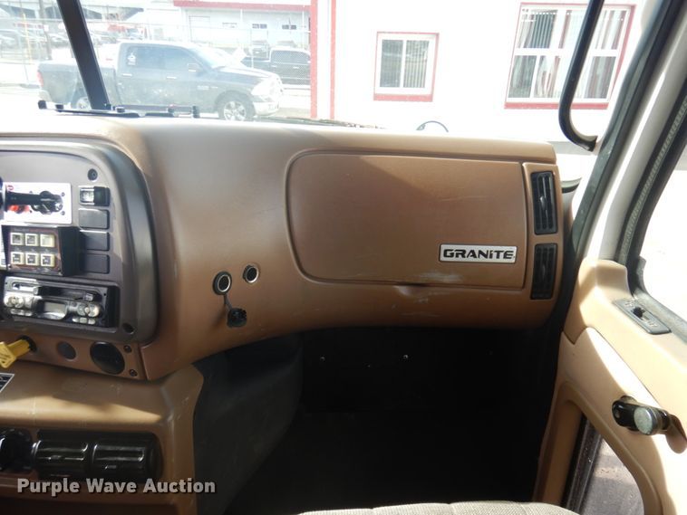 image for item DM5364 2005 Mack CV713  flatbed truck