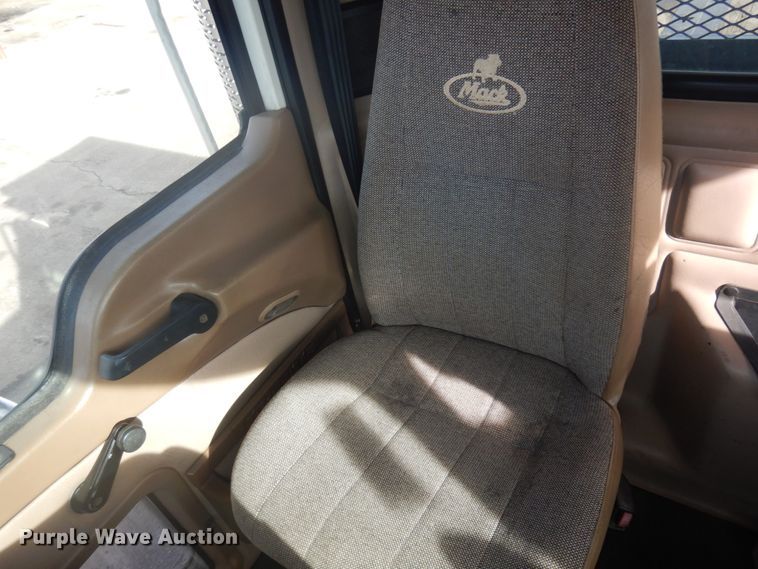 image for item DM5364 2005 Mack CV713  flatbed truck