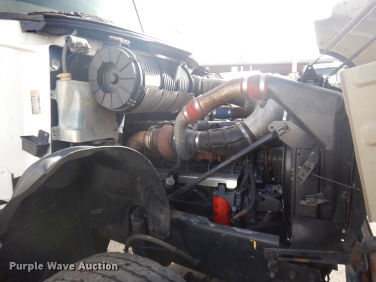 image for item DM5364 2005 Mack CV713  flatbed truck