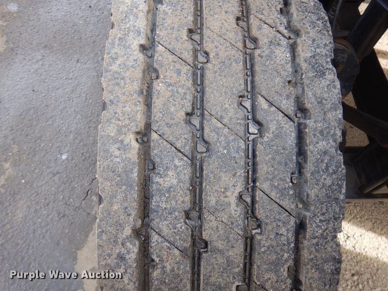 image for item DM5364 2005 Mack CV713  flatbed truck