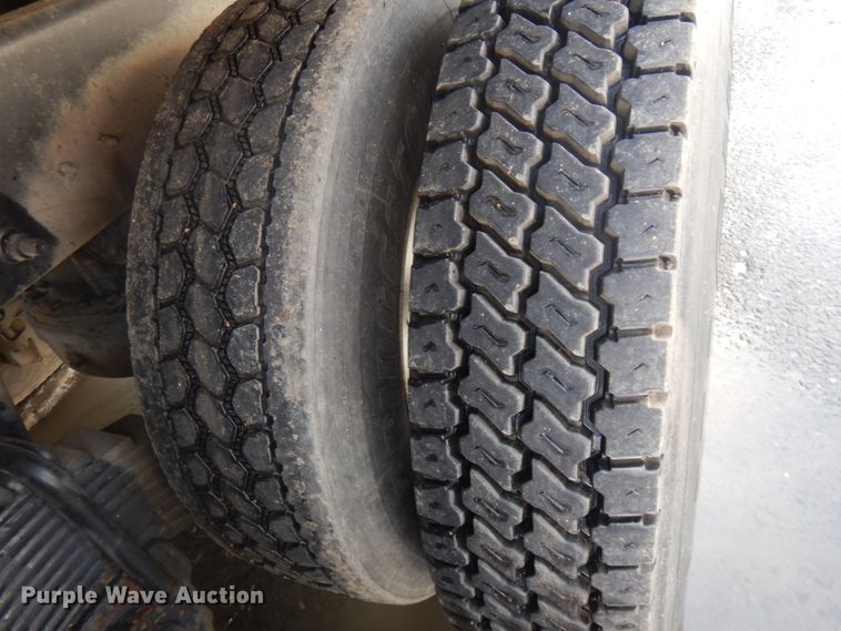 image for item DM5364 2005 Mack CV713  flatbed truck