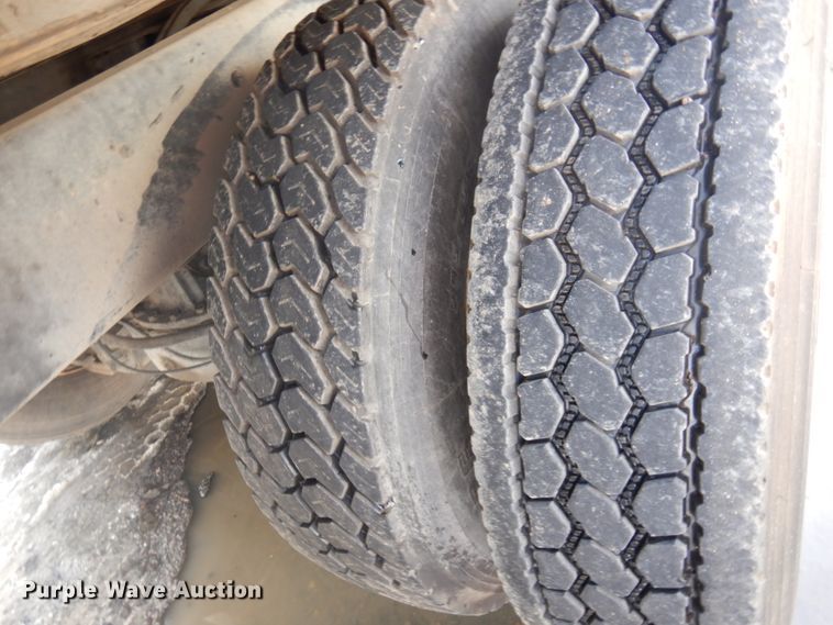 image for item DM5364 2005 Mack CV713  flatbed truck