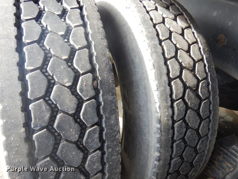 image for item DM5364 2005 Mack CV713  flatbed truck