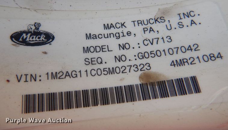 image for item DM5364 2005 Mack CV713  flatbed truck