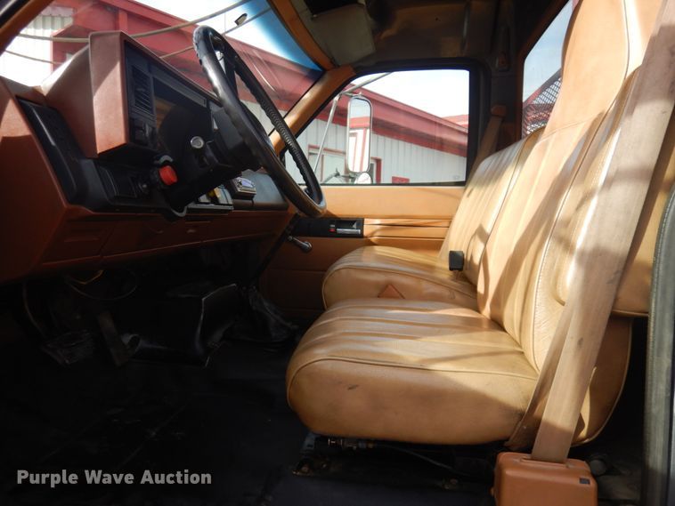 image for item DM5365 1994 GMC TopKick C6500  drilling rig truck