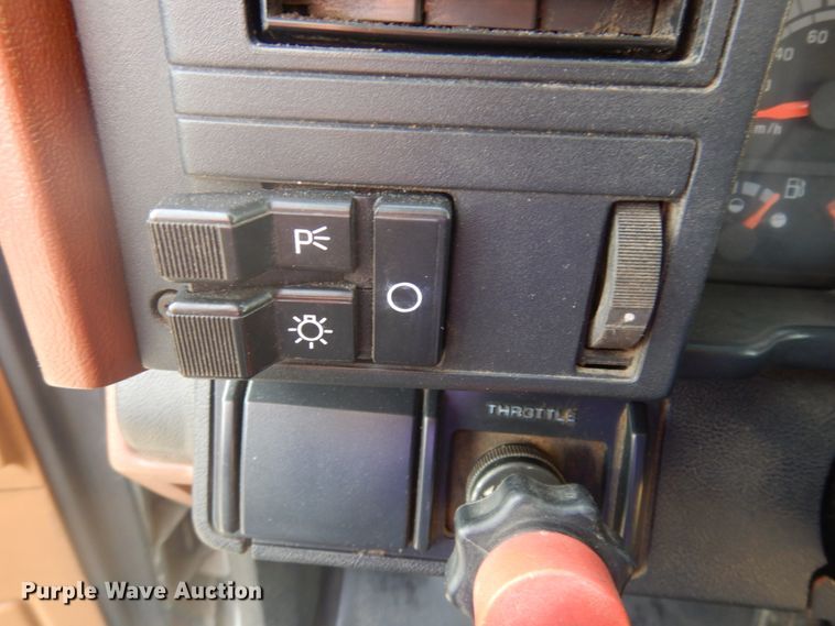 image for item DM5365 1994 GMC TopKick C6500  drilling rig truck