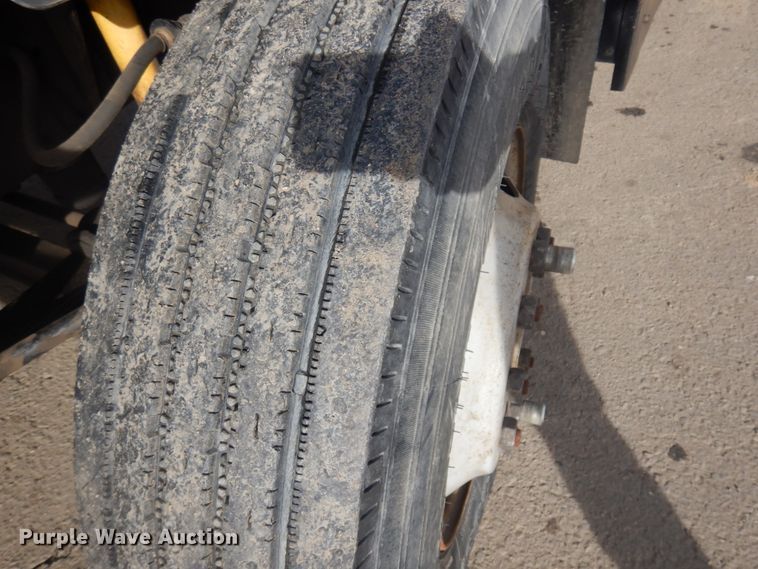 image for item DM5365 1994 GMC TopKick C6500  drilling rig truck