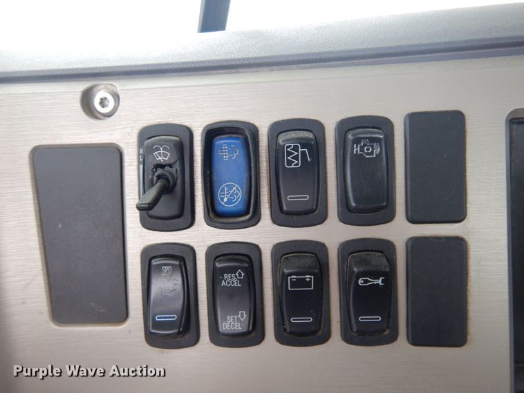 image for item DM5367 2011 Mack GU813  winch truck