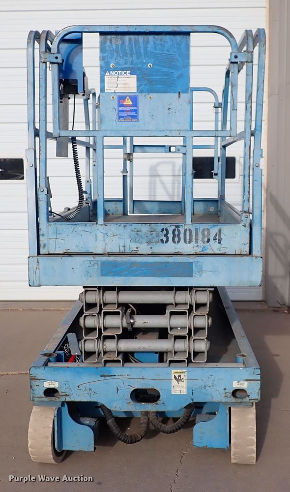 image for item DN2405 2001 Genie GS-2646  scissor lift