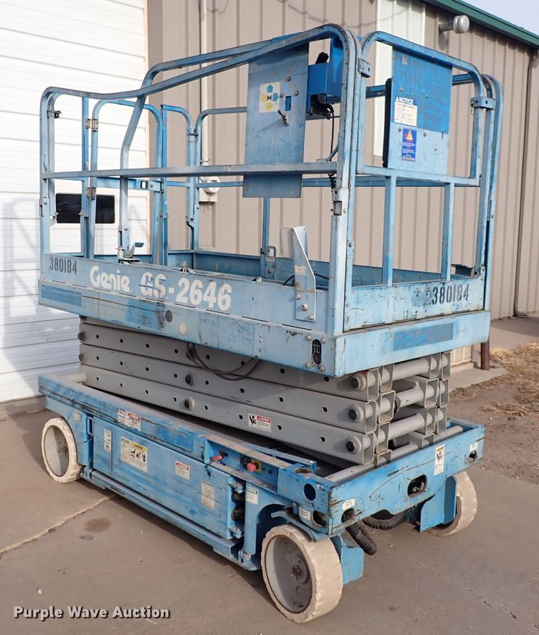 image for item DN2405 2001 Genie GS-2646  scissor lift