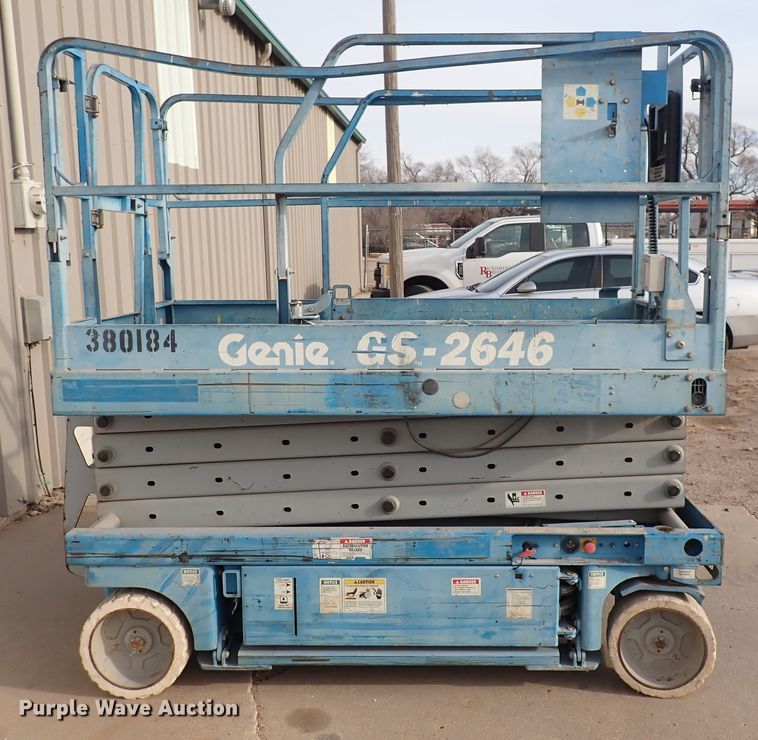 image for item DN2405 2001 Genie GS-2646  scissor lift
