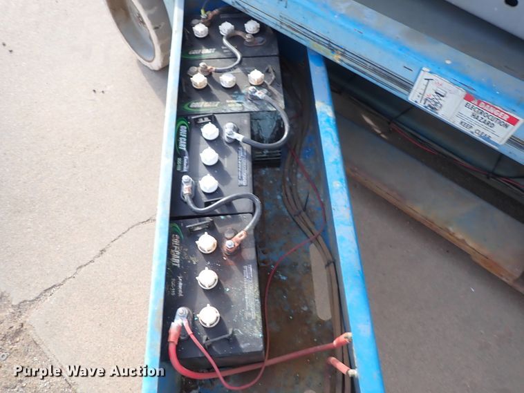 image for item DN2405 2001 Genie GS-2646  scissor lift