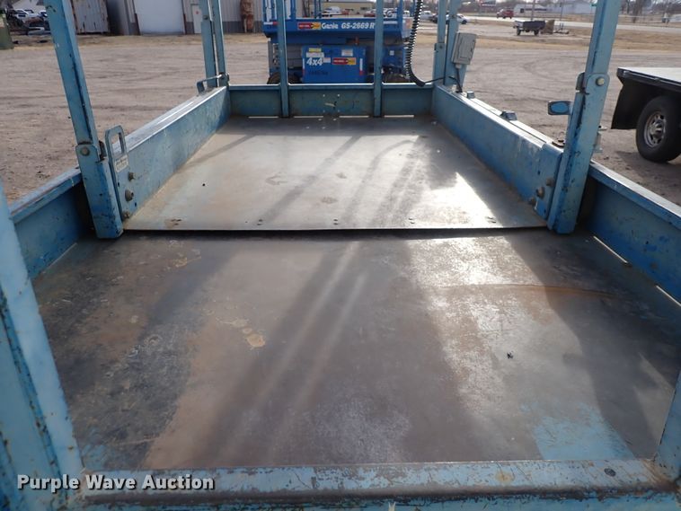 image for item DN2405 2001 Genie GS-2646  scissor lift