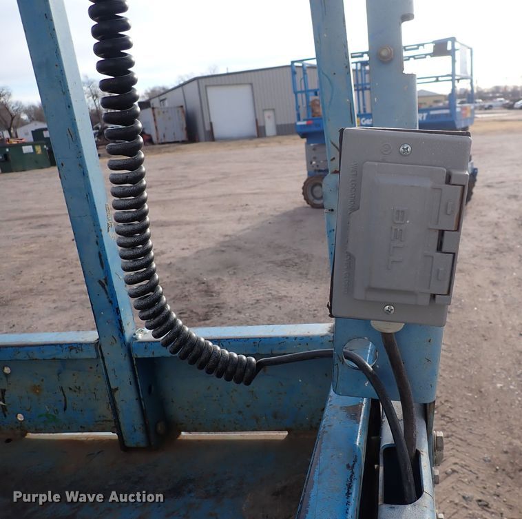 image for item DN2405 2001 Genie GS-2646  scissor lift