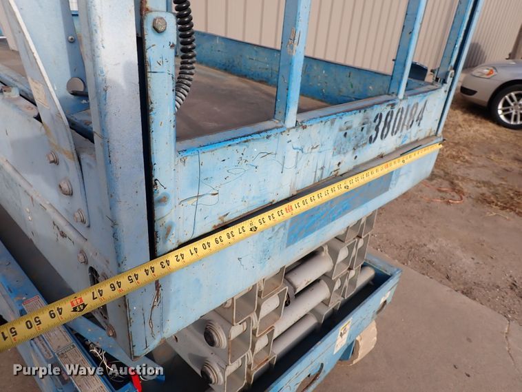 image for item DN2405 2001 Genie GS-2646  scissor lift