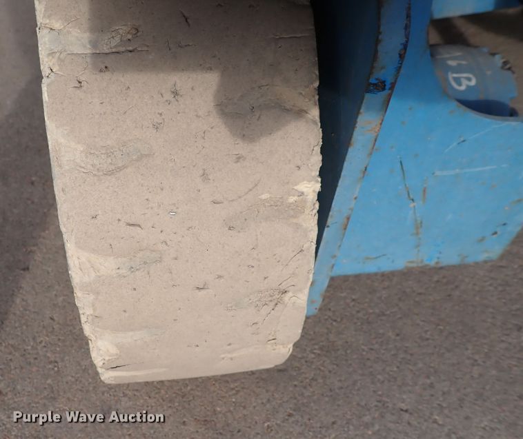 image for item DN2405 2001 Genie GS-2646  scissor lift