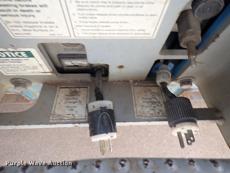 image for item DN2405 2001 Genie GS-2646  scissor lift