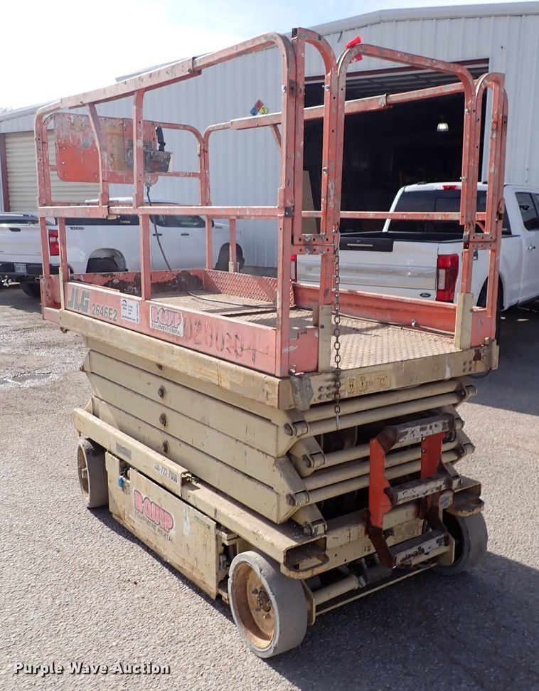 image for item DN2482 2000 JLG 2646-E2  forklift