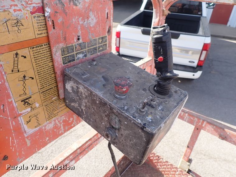 image for item DN2482 2000 JLG 2646-E2  forklift