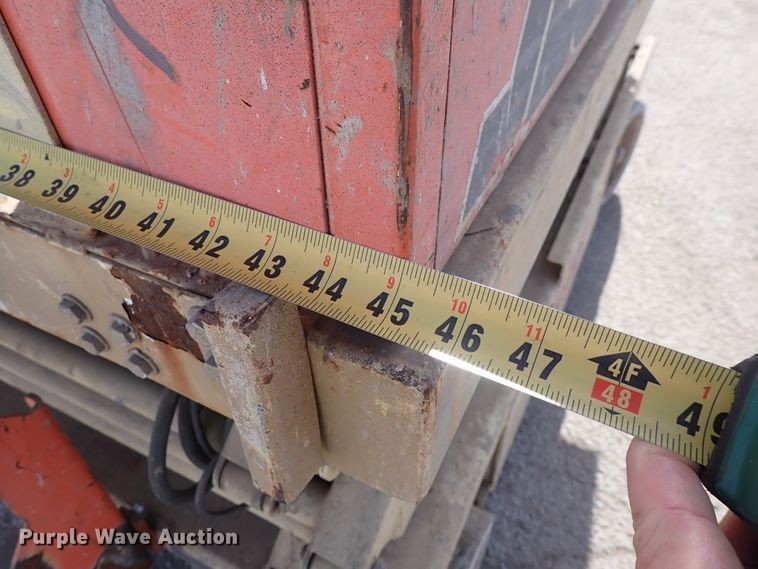 image for item DN2482 2000 JLG 2646-E2  forklift