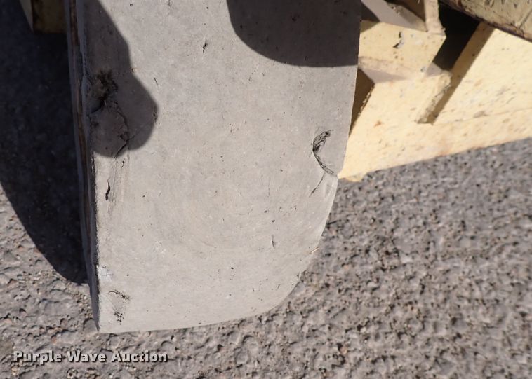 image for item DN2482 2000 JLG 2646-E2  forklift