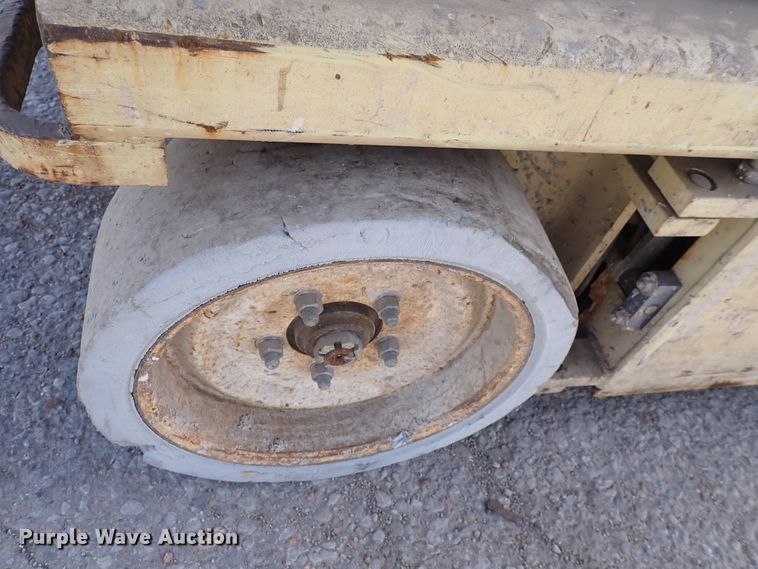 image for item DN2482 2000 JLG 2646-E2  forklift