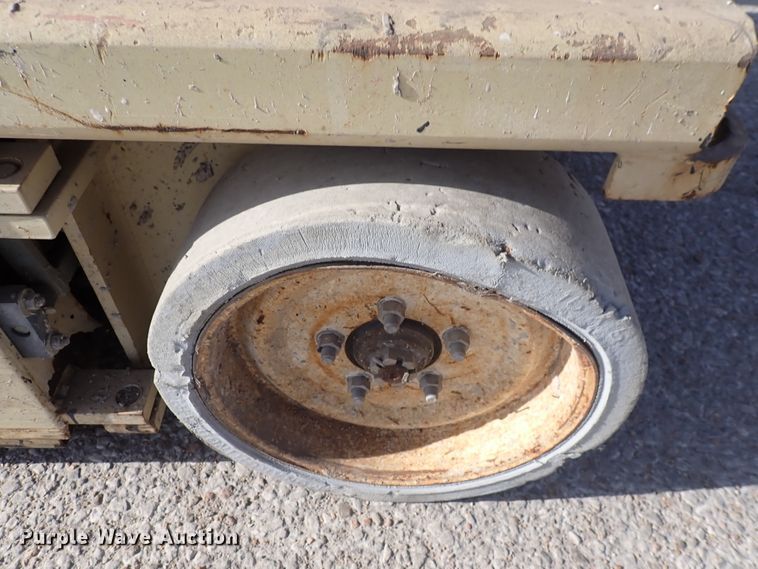 image for item DN2482 2000 JLG 2646-E2  forklift