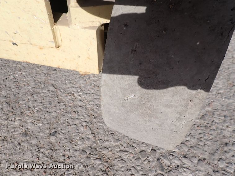 image for item DN2482 2000 JLG 2646-E2  forklift