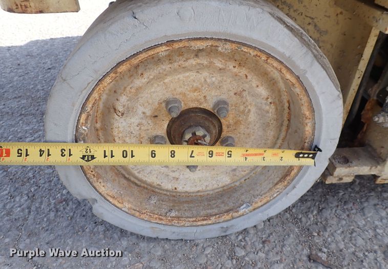 image for item DN2482 2000 JLG 2646-E2  forklift